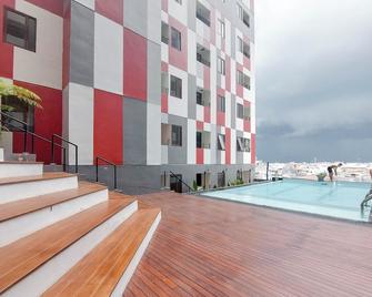 Homey And Elegant Studio At Apartment Sentraland Medan - Medan