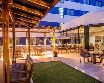 Viale Cataratas Hotel & Eventos - פוז דו איגוואסו - פטיו