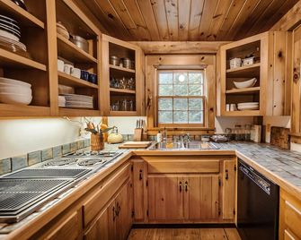 Cozy après ski cabin with hot tub & fire pit - Stratton Bromley Magic Manchester - Londonderry - Kuchyň