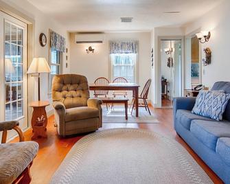 Lotta Leisure: Family Retreat - Seneca Falls - Living room