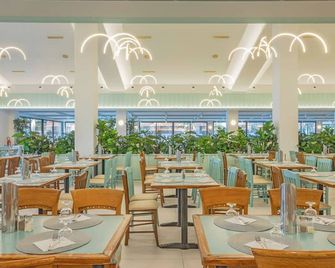 Golden Coast Hotel & Bungalows - Maratón - Restaurante