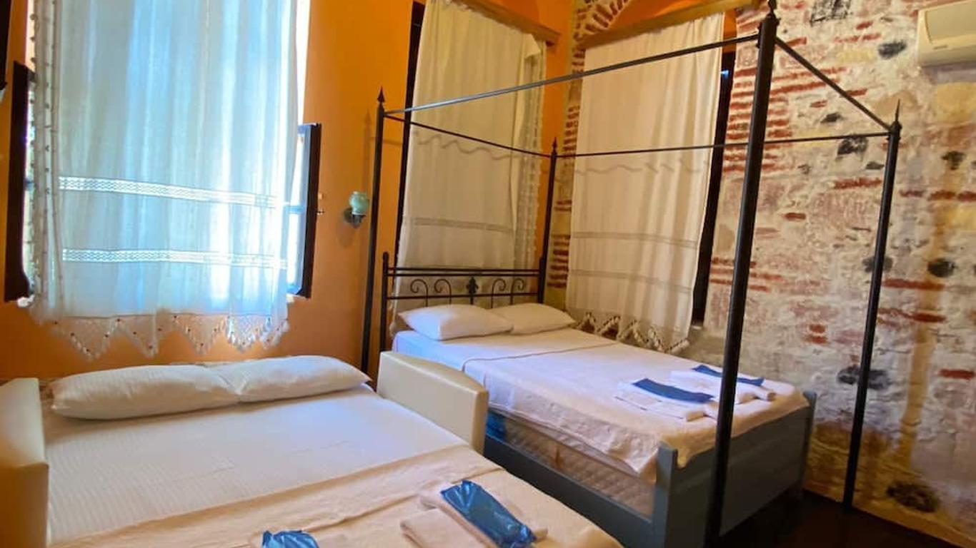 Cunda Zehra Teyzenin Evi