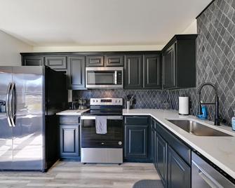Little Elm Diamond - Steps to Lewisville Lake! - Little Elm - Kitchen