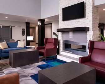 Comfy King Suite. Free Breakfast Buffet. Outdoor Pool. - Lake Charles - Lounge