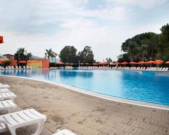 Ihr Pizzo Calabro Resort - Pizzo - Pool