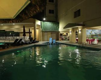 Hotel Miramar Inn - Madero - Zwembad