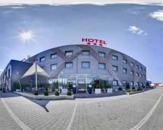 Hotel Porto - Radomsko - Budynek