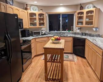 Five Bedroom Colonial Style Home - Moses Lake - Kitchen