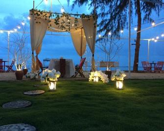 Marjoly Beach Resort - Telukbakau - Restaurant