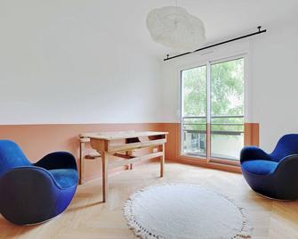 Modern, spacious apartment just outside Paris - Levallois-Perret - Living room