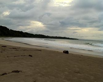 Hotel La Cueva Limon - Limón - Playa