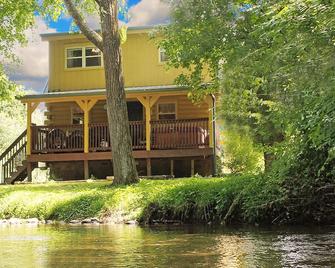 Yellow Cabin on the River cabin - Newport - Budova