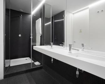Ascensor da Bica - Lisbon Serviced Apartments - Lisbon - Bathroom