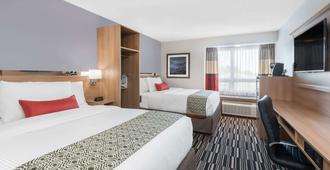 Microtel Inn & Suites by Wyndham Sudbury - Sudbury - Bedroom