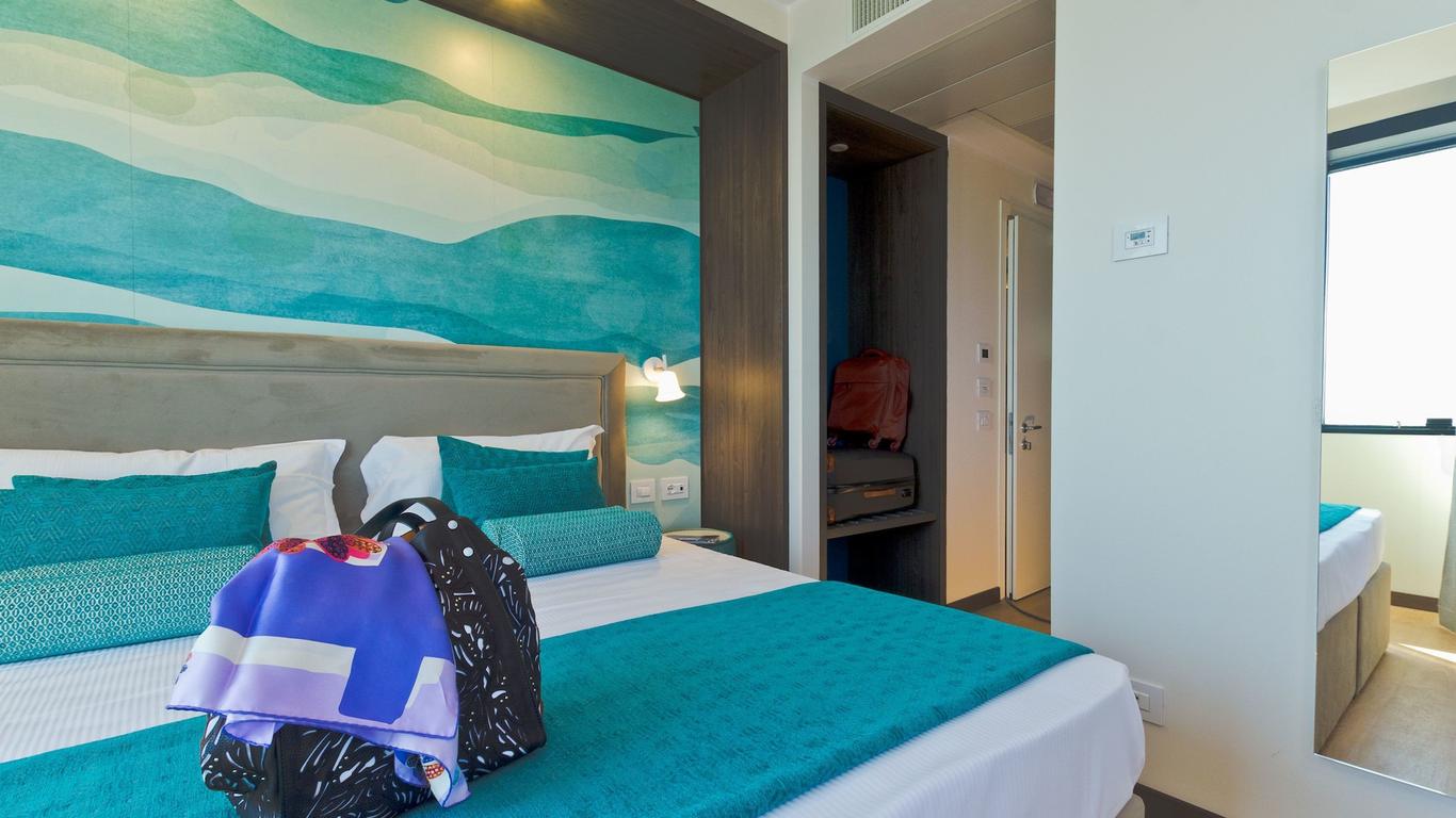 فلاي ديكو هوتل