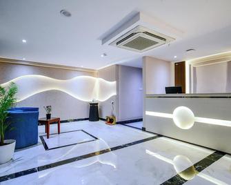 Aceotel Premier, Vijay Nagar - Indore - Resepsiyon
