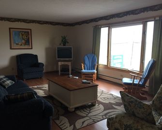 Northwinds Motel - Lion's Head - Living room