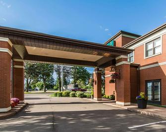 Quality Inn & Suites Garden of the Gulf - Summerside - Building