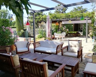 Two-family house in the Aix countryside with views of Sainte Victoire - Trets - Patio