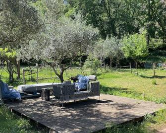 Chalet avec piscine privée dans la forêt - Bagnols-en-Forêt - Patio