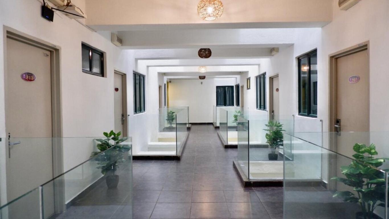 Iris Garden Hotel