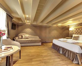 Hotel Dona Palace - Venedig - Schlafzimmer