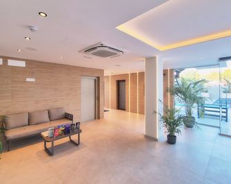 Apartamentos Ponent - Peguera - Lobby