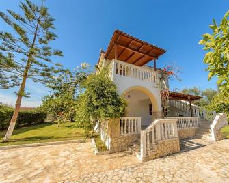 Two-bedroom Apartment With Balcony - Kalamaki - Building