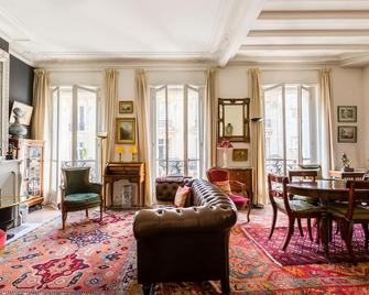 Veeve - Moments From Monet - Paris - Ruang tamu