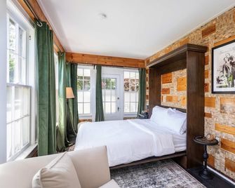 First Floor Suites at The Legacy Inn Har - Luray