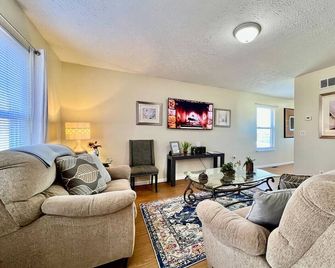 Jason's Attached Home - Monroe - Living room