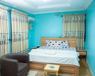 Suitoria Hotels - Ilorin - Bedroom