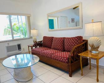 Beach Tide Motel - Hollywood - Living room