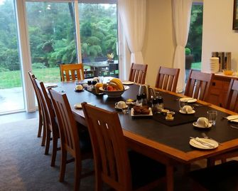 Patuha Rainforest Retreat - New Plymouth - Τραπεζαρία