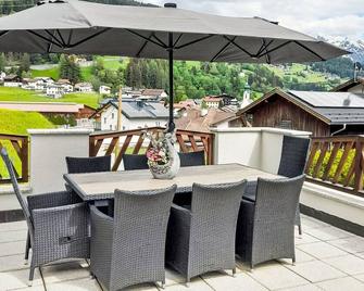 Apartment Sandra Falch by Interhome - Flirsch - Balkon