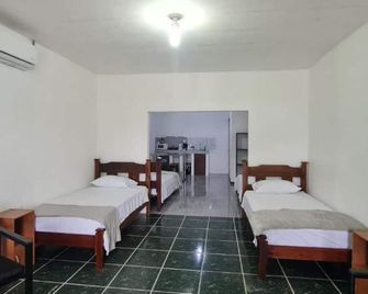 Sleep&Go! Family studio Siquirres & Tortuguero 1 Day tour - Siquirres - Bedroom