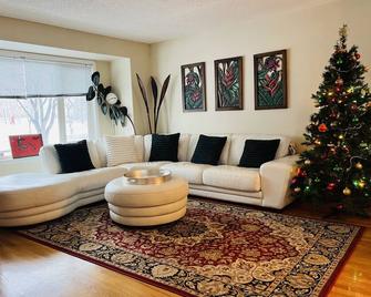 Cozy house-3Bedrm-Aircon-2 Free parking-inner city - Calgary - Sala de estar