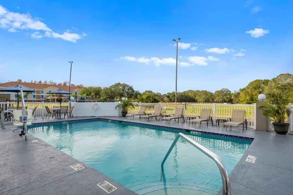 Discover Peaceful Comfort Steps from The Grove's Vibrant Scene! w/ Outdoor Pool! - Wesley Chapel - Pool