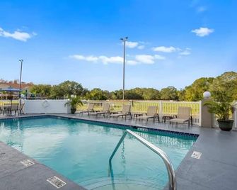 Discover Peaceful Comfort Steps from The Grove's Vibrant Scene! w/ Outdoor Pool! - Wesley Chapel - Pool