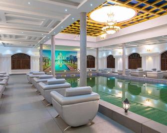 Wayanad Fort Resort - Noolpuzha - Piscina