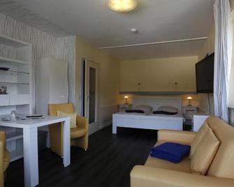 Hotel Sonnenhof Garni - Bad Herrenalb - Schlafzimmer