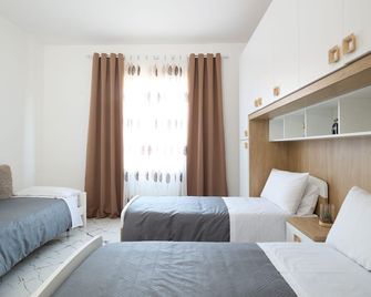 Free Parking Elmi - due passi dal Lago Maggiore - Arona - Chambre