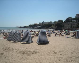 Ground floor of a villa in a very quiet downtown area - Royan - Beach