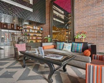 CozySuites Mill District with pool, gym #02 - Mineápolis - Lounge