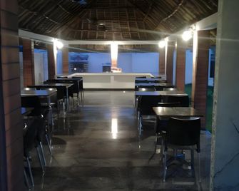 Varuna Inn Banquets & Resort - Chennai - Restaurant