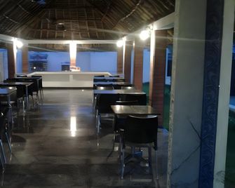 Varuna Inn Banquets & Resort - Chennai - Ristorante
