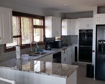Lake Front House: Lake Murray - Batesburg-Leesville - Kitchen