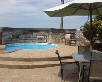 Quail's Nest Inn & Suites - Osage Beach - Bazén