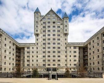 Disney & Mario themed apartments - Grandville - Building
