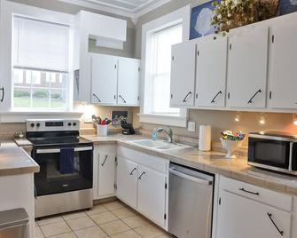 The Grand Colonial Manor on East 11th - 3 Kings! - Anniston - Kitchen